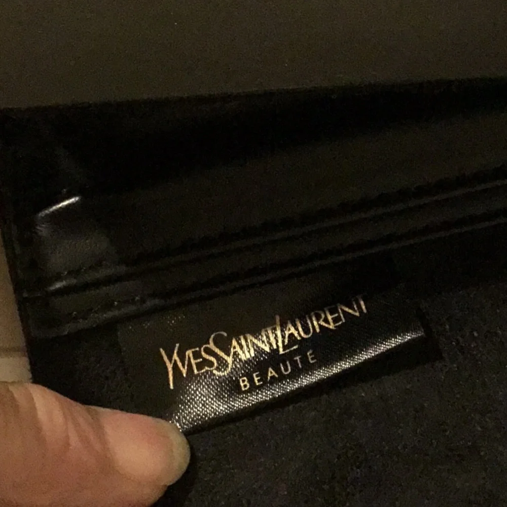 Yves Saint Laurent Black Limited Edition Makeup Brushes & Roll Bag Holder - Picture 7 of 10